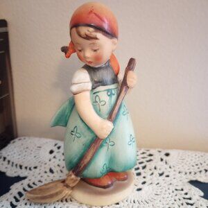 Hummel Little Sweeper #171 TMK2 Full Bee Germany Spring Summer Easter Country